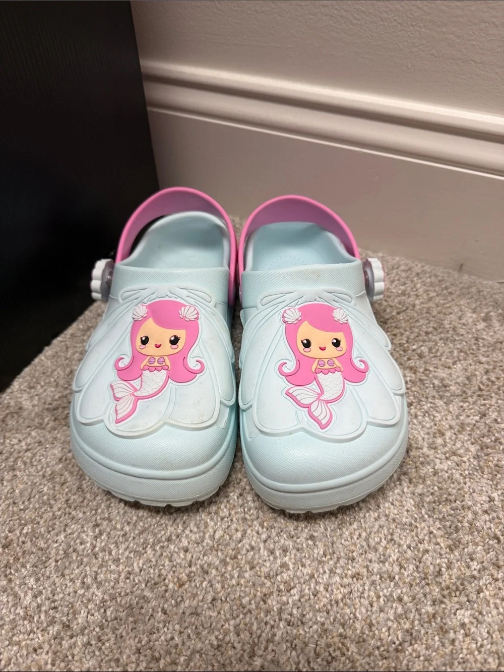 Kids SZ 13 Light Blue & Pink Mermaid Garden Clogs with seashell spinners